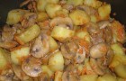 Картофель, тушенный с грибами в аэрогриле